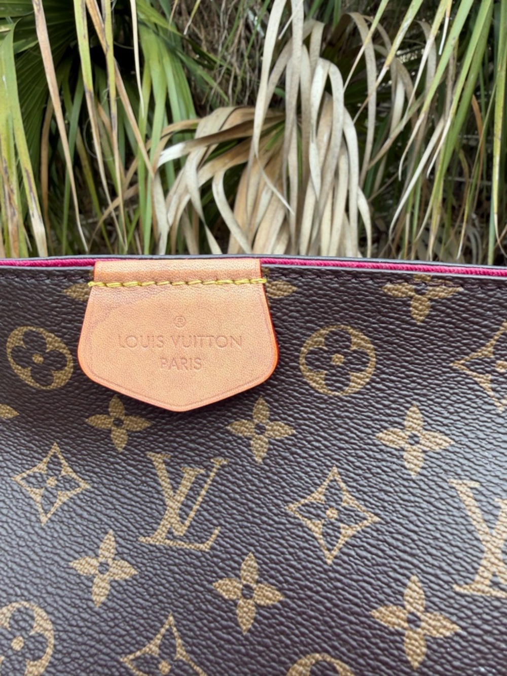 Authentic Louis Vuitton Graceful hobo Monogram Canvas Shoulder MM bag W/Dustcove - Picture 4 of 16